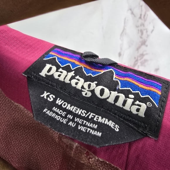 Patagonia Rain Jacket Womens XS Pink Shell Waterproof H2NO Pit Zips Rainshadow - Picture 3 of 16